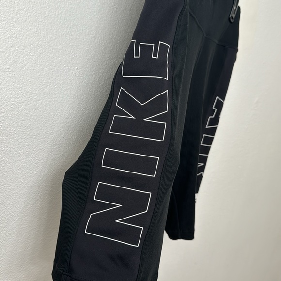 Nike medium biker shorts - ribbed black - Picture 3 of 4